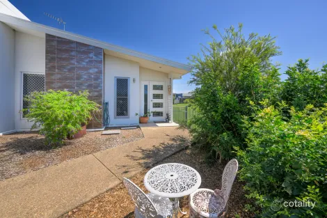 Property photo of 1/34 Wedgetail Road Clinton QLD 4680