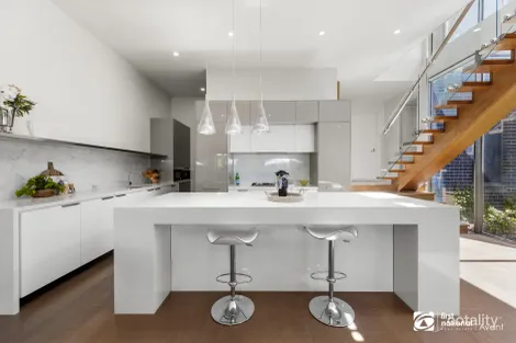 Property photo of 8 Moreton Close Kew VIC 3101