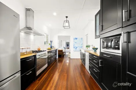 Property photo of 33 Knights Terrace Margate QLD 4019