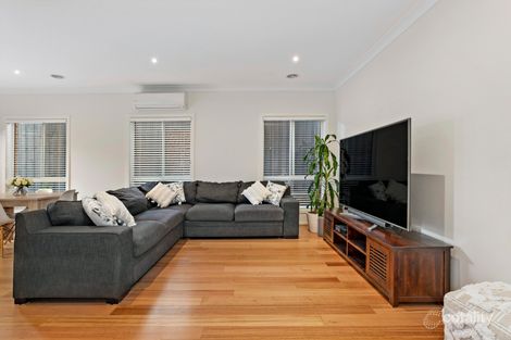 Property photo of 2/5 Contour Court Chirnside Park VIC 3116