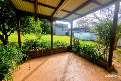 Property photo of 7 Crichton Crescent Young NSW 2594
