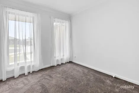 Property photo of 13 Thea Close Wyndham Vale VIC 3024