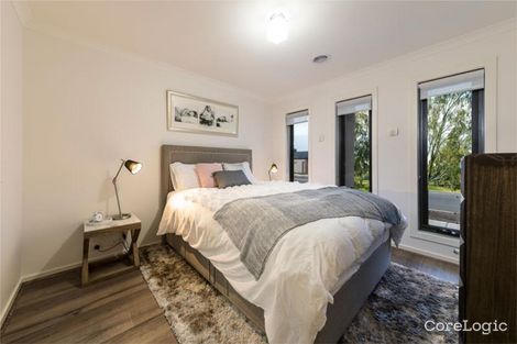 Property photo of 70 Twain Way Fraser Rise VIC 3336