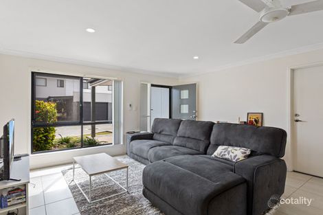 Property photo of 27/1 Emerald Place Bridgeman Downs QLD 4035