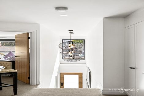 Property photo of 2/736 Doncaster Road Doncaster VIC 3108