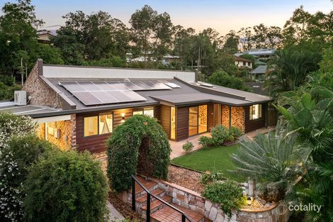 28 Burrumbuck St, Chapel Hill, QLD 4069