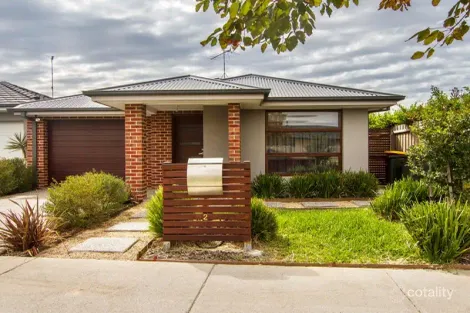 2 Hutton Cl, Armstrong Creek, VIC 3217