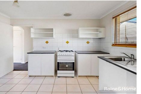 Property photo of 2 Sidney Street Cranbourne VIC 3977
