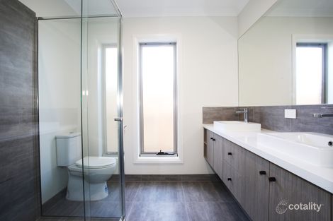 Property photo of 4 Chalan Way Cranbourne South VIC 3977