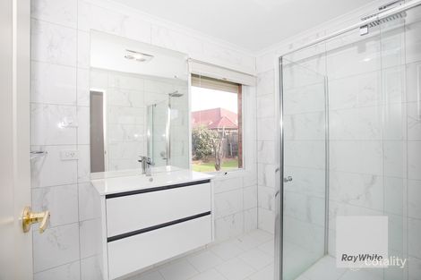 Property photo of 37 Stagecoach Crescent Sydenham VIC 3037