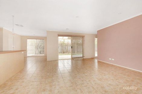 Property photo of 28 Grand Arch Way Berwick VIC 3806