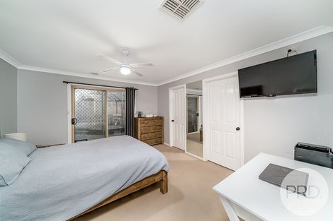 Property photo of 16 Paldi Crescent Glenfield Park NSW 2650