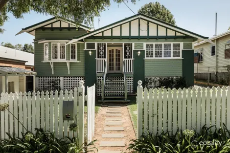 19 Collins St, Mount Lofty, QLD 4350