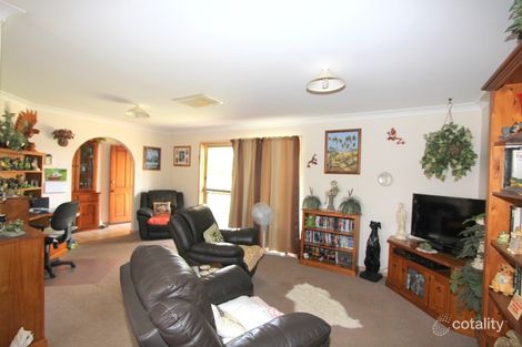 Property photo of 3 Bowyer Drive Emerald QLD 4720