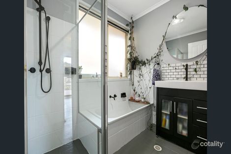 Property photo of 27 Michael Crescent Kiama Downs NSW 2533