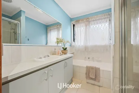 Property photo of 64 Hinrichsen Drive Hallam VIC 3803
