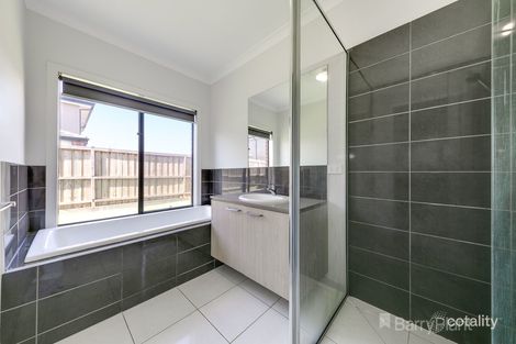 Property photo of 11 Villager Street Cranbourne East VIC 3977