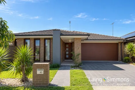 41 Finsbury Cct, Ropes Crossing, NSW 2760