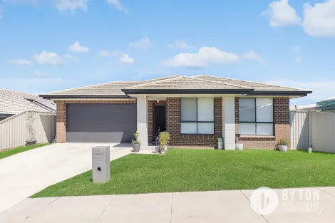 5 Gunsynd St, Menangle Park, NSW 2563