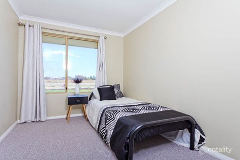 27 Oakwood Cres, Waikiki, WA 6169