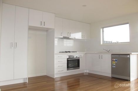 Property photo of 8 Kangaroo Paw Court Taylors Lakes VIC 3038