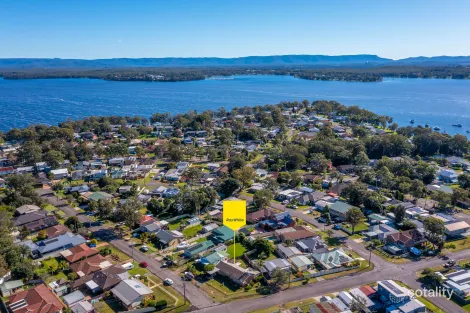 Property photo of 20A Warrina Avenue Summerland Point NSW 2259