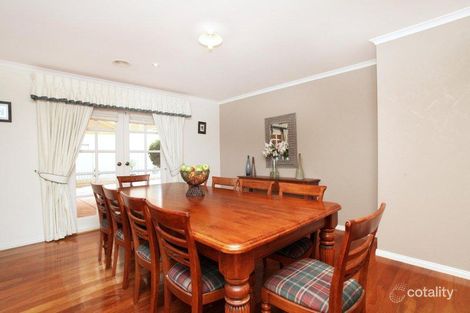 Property photo of 10 Mokoan Close Caroline Springs VIC 3023