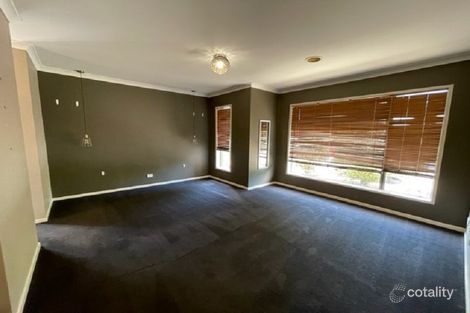Property photo of 11 Camdolle Close Pakenham VIC 3810