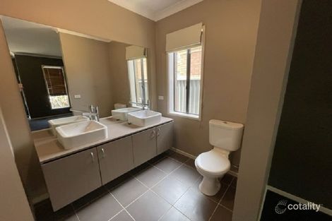 Property photo of 11 Camdolle Close Pakenham VIC 3810