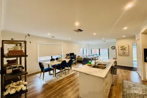 Property photo of 11 Duclair Avenue Werribee VIC 3030