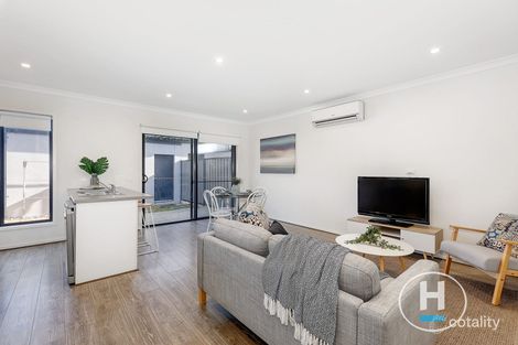 Property photo of 15 Caladenia Walk Craigieburn VIC 3064
