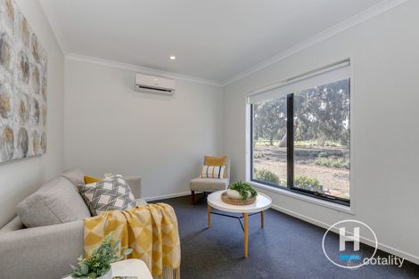 Property photo of 15 Caladenia Walk Craigieburn VIC 3064
