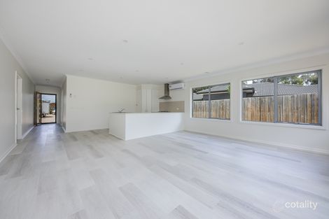 Property photo of 4/20 Regan Drive Romsey VIC 3434