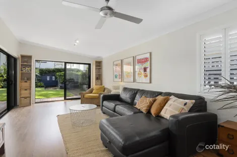 Property photo of 2/11 Evandale Crescent Miami QLD 4220