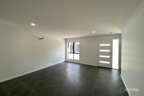 Property photo of 5 Verdelho Way Clyde North VIC 3978