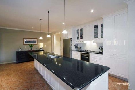 Property photo of 10 Lynton Place Sale VIC 3850