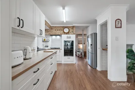 Property photo of 7 St Laurent Close Greenfields WA 6210