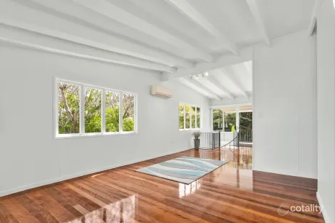 Property photo of 17 Oatland Crescent Holland Park West QLD 4121