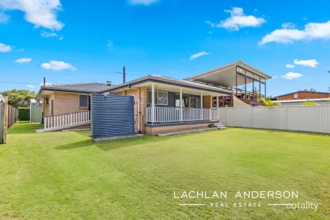 19 Montgomery Cres, Golden Beach, QLD 4551