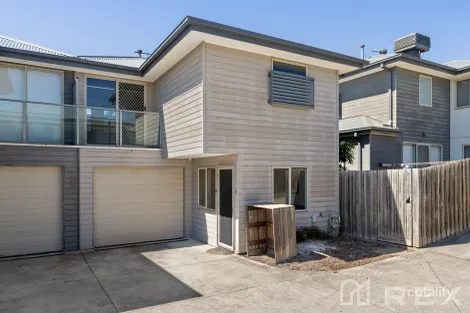 16 SUNSHINE CT, HAMPTON PARK, VIC 3976