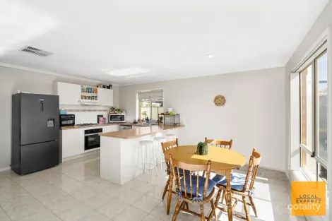 Property photo of 7 Lomandra Bowl Harkness VIC 3337