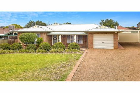 Property photo of 4 Lesley Place Dubbo NSW 2830