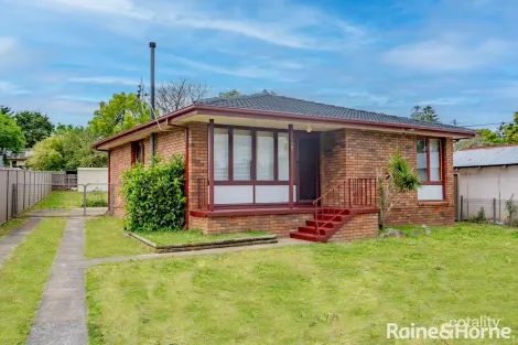 Property photo of 35 Sampson Crescent Bomaderry NSW 2541