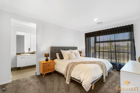 Property photo of 6 Taradale Crescent Fraser Rise VIC 3336