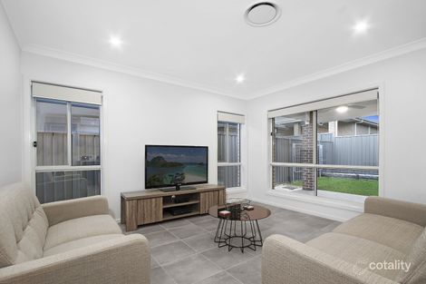 Property photo of 18 Jennings Crescent Spring Farm NSW 2570