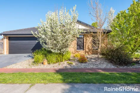 2/5 Hall Ct, Kyneton, VIC 3444