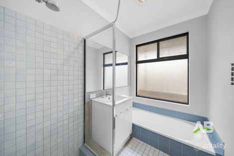 16 Eastleigh Loop, Currambine, WA 6028