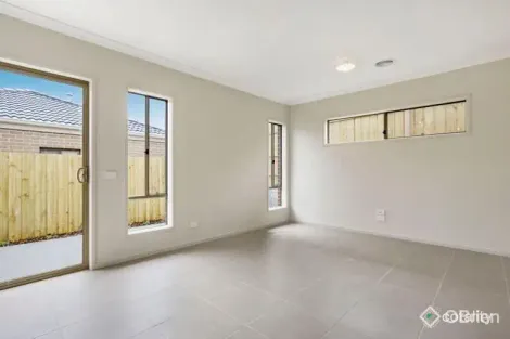 Property photo of 2 Auburn Close Pakenham VIC 3810