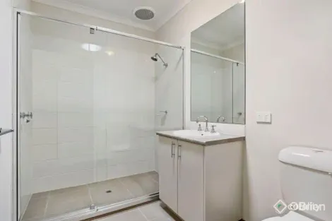 Property photo of 2 Auburn Close Pakenham VIC 3810