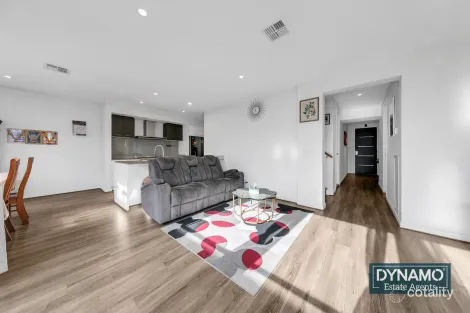 Property photo of 556 Grand Boulevard Craigieburn VIC 3064